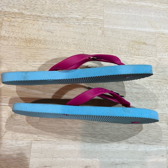 Size 7/8 Adorable flip flops. EUC. - Picture 5 of 7